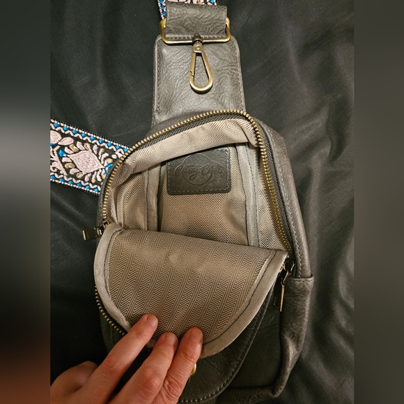 Brand new never used crossbody purse bag the classy cloth brand - Picture 4 of 5